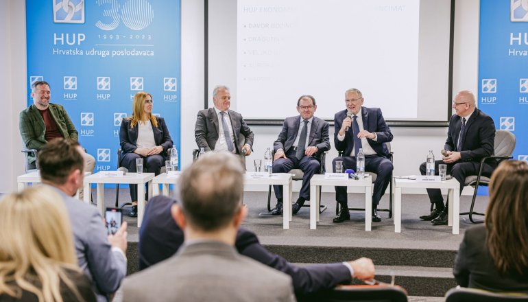 HUP i MUP složili se da treba digitalizirati sustav izdavanja radnih dozvola za strance